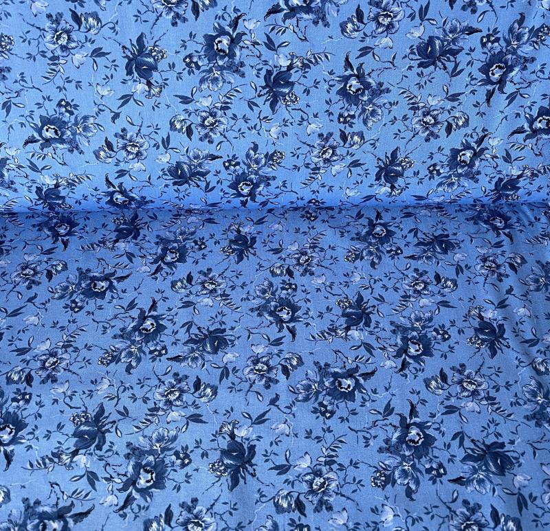 blaue Blüten auf mittelblau